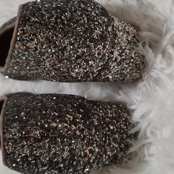 Old Navy Shoes - Picture 5 of 7